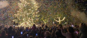 Encesa de l'arbre. Nadal 2024 a Tiana